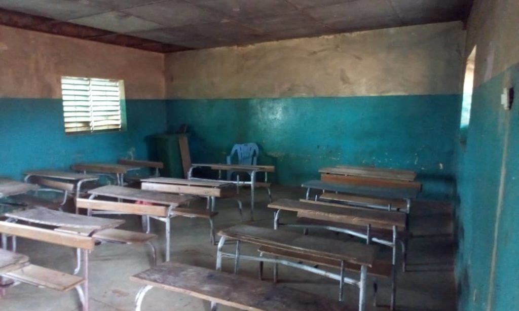 estado mobiliario escuela primaria Salemata